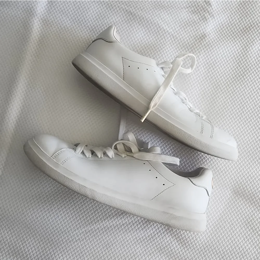 Tory Burch White Leather Sneakers with Low-Top Design some scratch